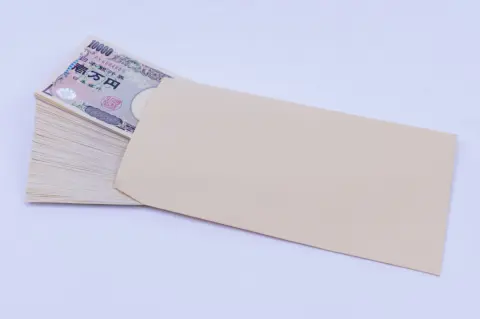 定年退職した両親は「月3万円の仕送り」に一切手をつけず、ずっと貯めていてくれました。先日「10年分貯めたから」とそのお金を返してくれたのですが、この場合、贈与税はかかるのでしょうか？