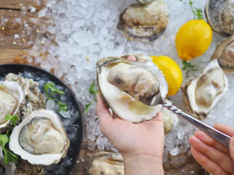 スーパーの生食用の牡蠣を居酒屋風の味にしたい場合、どのような工夫が必要？