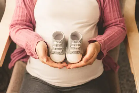 「子どもがいる世帯」はどれくらいの「貯蓄」があるの？ 出産間近で貯蓄額「500万円」は少ない？