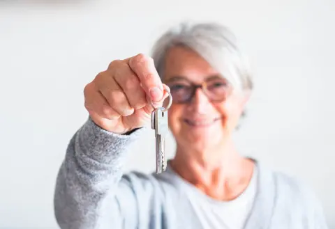 義理の両親から「乗り換えるから」と中古の「レクサス」もらいました。この場合、「贈与税」の申告が必要でしょうか？