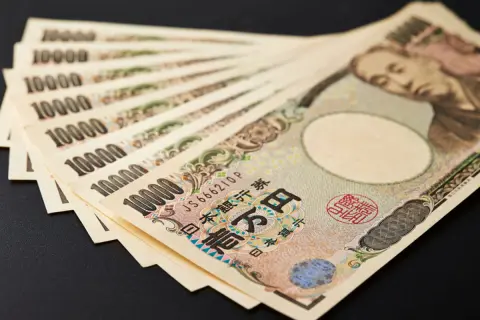 一人暮らしの娘へ毎月「7万円」の仕送りをしています。家計がカツカツなのですが、ほかの家庭も同じくらいの仕送りをしているのでしょうか？