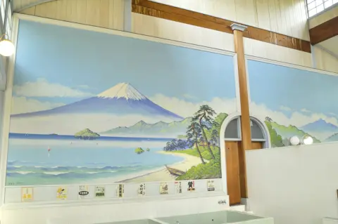 「スーパー銭湯」を毎日利用する場合、年間の費用はどのくらいになる？「日帰り温泉」を使う場合との費用差は？