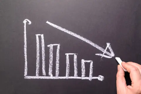 「50代半ば」で収入が「2～3割」も減る！？ 「役職定年」の仕組みと影響とは？