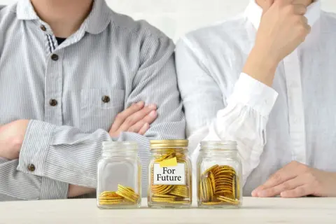 今年60歳で夫が定年、貯金は「800万円」ほどです。年金受給がはじまる65歳まで今あるお金だけで生活する予定ですが、足りますよね？