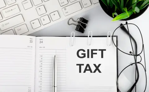 「贈与税」vs「相続税」父に「6000万円」の財産がある場合、子どもはどう受け継ぐべき？ そのまま相続した場合にかかる「税金・対策」を解説