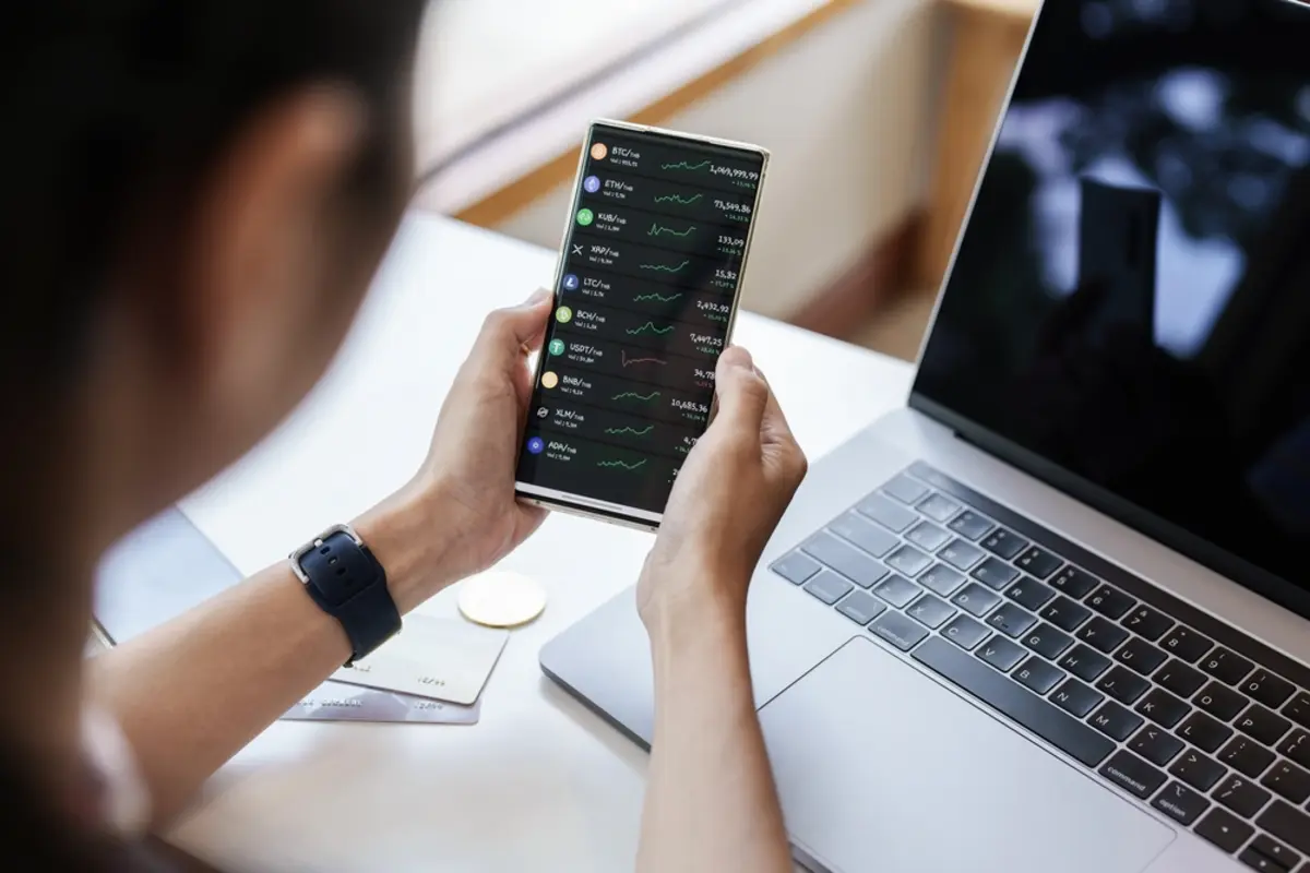 家族に内緒で「暗号資産」と「ネット証券」の口座を持っています。私が亡くなった時に備え、どのような準備が必要ですか？