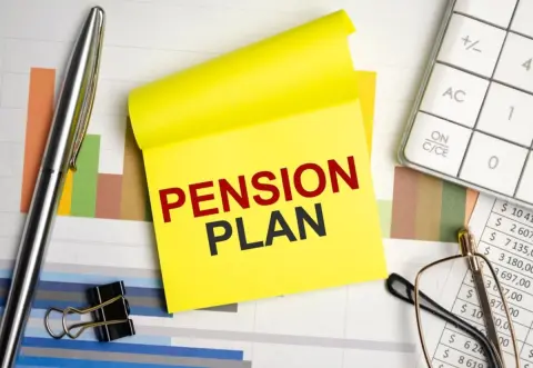 「年金受給」は早める人と遅らせる人のどちらが多い？ 調査結果から見える年金受給の動き