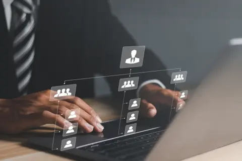 社員から役員への昇進は可能？ 役員になる方法や年収目安を解説
