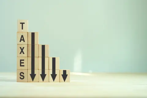 年収「1000万円」でも、税金を引かれると手取りは「約800万円」になります。同様に、定年時の退職金が「1000万円」の場合、税金はどれくらい引かれるのでしょうか？