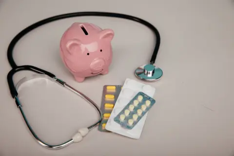 病気の治療で「月3万円」の出費が！ 最近「高額療養費制度」が見直されると聞いたけど、自己負担の限度額はどれだけ変わる？「年収400万円」のケースで解説