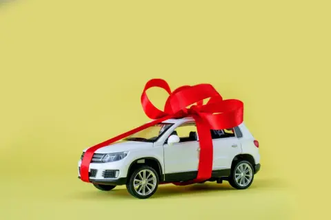 現金で「ハスラー」を購入し、孫にプレゼントをする予定です。タンス預金からなら贈与税はかからないですよね？