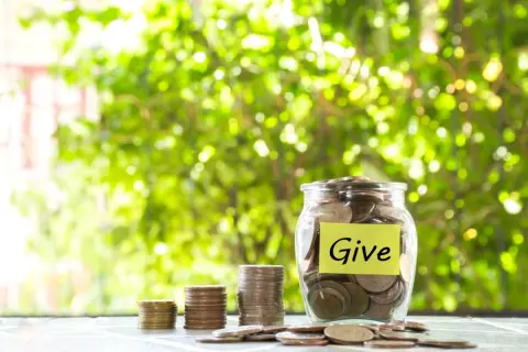 4月から大学生になる娘に毎月12万円の仕送りをする予定です。これって「贈与税」の対象になるのでしょうか？