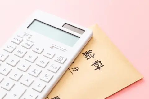 メルセデス・ベンツの価格帯と購入費用は？ 年収800万円でベンツは買える？