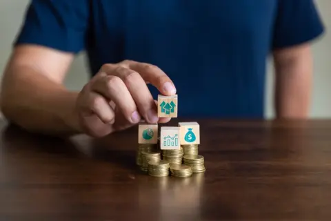 父が「認知症」の診断を受けたので資産の管理が心配です。資産を勝手に動かすと「違法」になるのでしょうか？