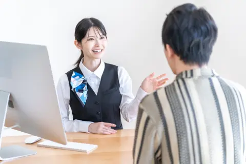 かつては「高給」なイメージが強かった「銀行員」。現在の「年収」はどのくらい？