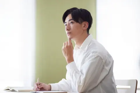 親族に「生活保護受給者」のいる大学生です。就職したら親族を養わなければなりませんか？