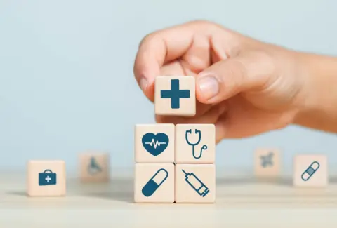 生命保険は「教育資金」や「老後」に備えるための貯蓄にもなる？ 学資・年金・養老保険の違いと活用法を解説