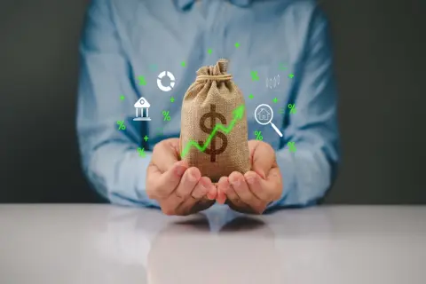 貸金庫の窃盗事件を知り、大事なモノをどこに預けるか迷っています。貸金庫のほかに選択肢はありますか？