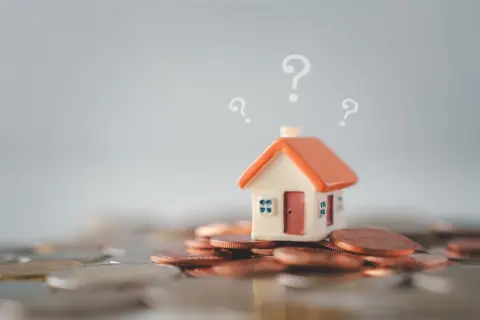 貯金が300万円なのに住宅購入は「年収の5倍までなら大丈夫」という夫。正直「高すぎ」と思うのですが「落とし穴」はあるのでしょうか？