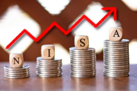 50歳代会社員ですが、同僚の多くが「NISA」を始めています。リスクが心配なのですが、今、日本ではどれくらいの人が利用しているのでしょうか？