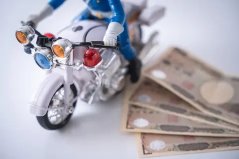 交通違反の取り締まりで最も多いものは何？　反則金はいくら支払う必要があるの？