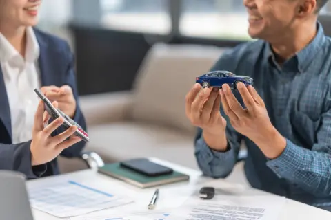 頭金なしで「アルファード」を買いたい。頭金なしの場合「年収」いくらあれば審査に通る？