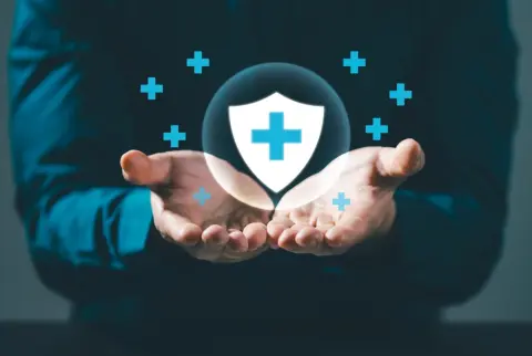 「老後」も保険料を払い続けるの？ 生命保険は一生払うべき？定期保険・終身保険の違いとメリットを徹底解説