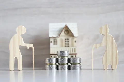 賃貸住宅で独り暮らしの50代。持ち家でないと「年金15万円」では生活は成り立たない？