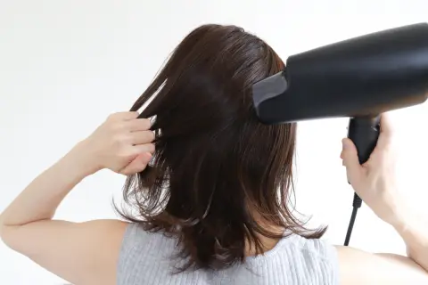 うちは世帯年収が「360万円」しかなく貧乏ですが、妻が「5万円」を超えるドライヤーを欲しがっています…年収に見合っていないでしょうか？