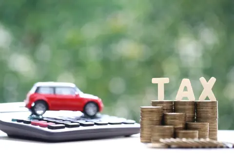 親から自動車を「10万円」で購入！ 親が「譲渡所得」を払うなら、子どもは税金を払う必要はない？「もらう・あげる」それぞれが払う税金とは