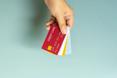 クレジットカードの手数料はどのくらいが一般的？ カードのクラスによって差は生じるの？