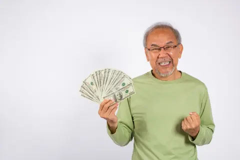 60代の平均年収はどれくらい？老後に必要な資金の目安とは