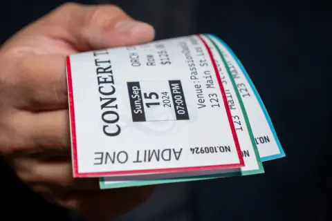 ライブに行けなくなったので、チケット4枚をオークションで「4万円」で売却。定価より高く売ったのですが、確定申告はした方がいいですか？