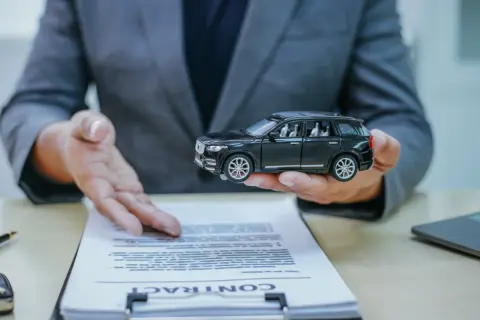 夫が中古で「100万円」だったベンツに乗ってるけど、「維持費・ガソリン代」が厳しい！ それなのに、どうして「ベンツ」に憧れる人が多いの？ 現実的な負担についても解説