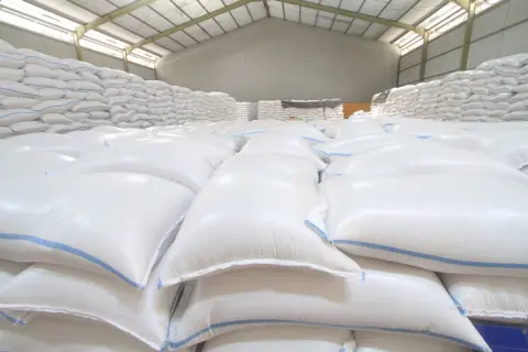 お米が「5キロ3500円」もして買えません。政府が「備蓄米」を放出するそうですが、どれくらい安くなりますか？「5年保存」と聞きましたが、味の違いはあるのでしょうか？