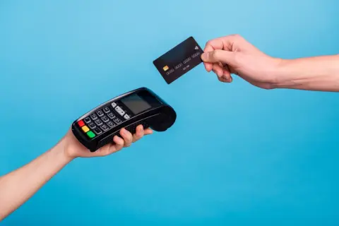 クレジットカードが使えないのはどんなとき？ 時間帯における使用制限は「違反」なの？