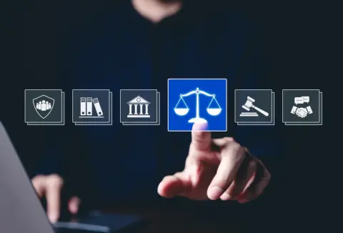 「弁護士」になるにはどれくらいのお金がかかるのですか？ 高収入を目指して社会人から弁護士を目指したいです