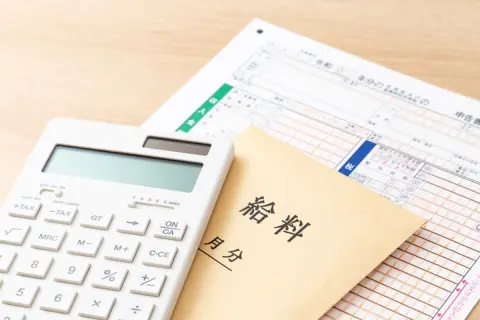 定年後は毎月「年金11万円」と「給与15万円」の収入が！ 定年後でも「確定申告」は必要？