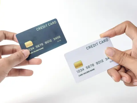 クレジットカードが「残高不足」で引き落としができなかったと連絡が……。なにかペナルティはありますか？