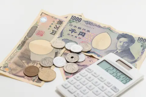 4月から新社会人になる子どもから「生活費が不安だから仕送りが欲しい」と言われました。一人暮らしの生活費は「初任給」を上回るのでしょうか？