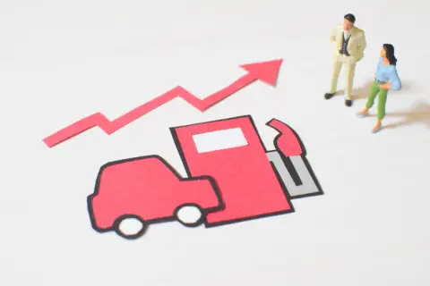 毎月「500キロ以上」車に乗っているため、「ガソリン代」の負担がきついです…。「ガソリン補助金」が縮小されたようですが、補助金がなくなるといくら負担が増えそうですか？