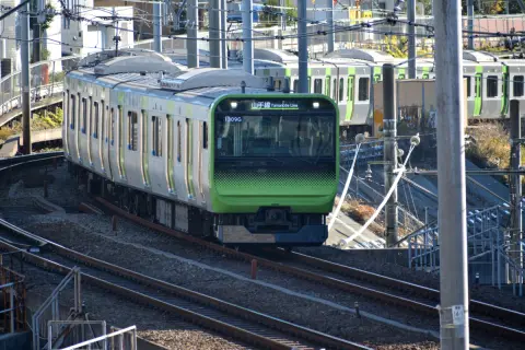 就職に伴い「上京」してきたのですが、山手線で「品川」から「池袋」まで行くのに「内回り」と「外回り」どちらに乗った方がお得ですか？乗り過ごして「一周」してしまった場合はどうなるのでしょうか？