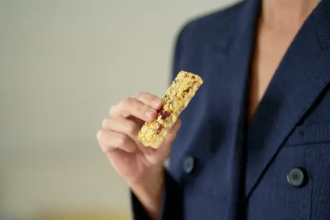 ランチは毎日「1本200円」の「プロテインバー」にしています。かなり「食費の節約」になっていますが、健康面はどうなのでしょうか…？