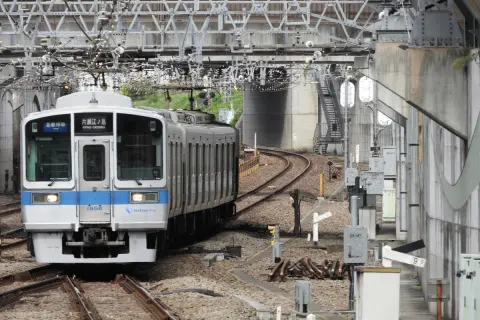 各駅停車で「特急停車駅」へ移動→上り特急で通勤！「上り方面の通勤定期」しかない場合、この定期通勤の使い方に問題はない？