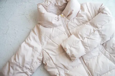 ダウンジャケットをクリーニングに出したら「5000円以上」かかってしまった！これからは「ダウンジャケット」を家で洗った方がいい？