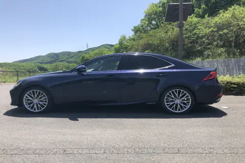 「歯医者」の友人は先日「レクサス LX」を購入したそうです。「1400万円以上」もしたそうですが、どのくらいの年収があれば買えるものなのでしょうか？