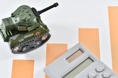 来年から「防衛増税」が予定されていると聞きました。「防衛特別所得税」が創設されるそうですが、私たちの生活にどのような影響がありそうですか？