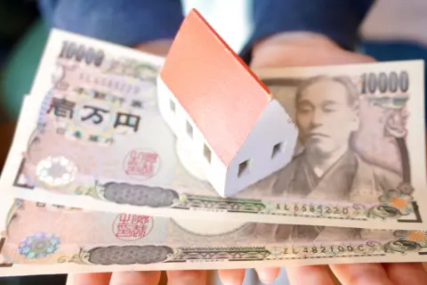 両親も高齢になり継ぐ予定のない「実家」の扱いに迷っています。「リバースモーゲージ」と「リースバック」どちらがおすすめでしょうか？