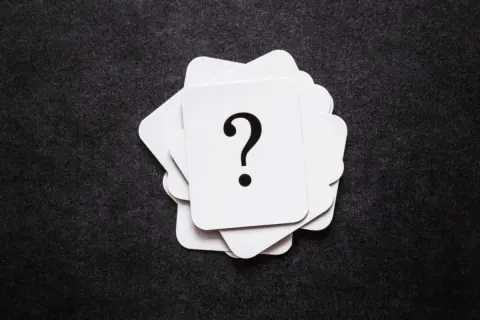 実家の片づけを手伝っていると「テレホンカード」を見つけました。懐かしいのですが、もう使うこともありませんよね……