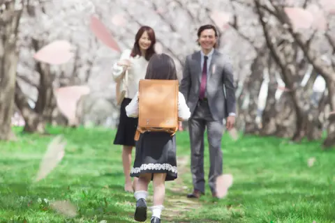 春から小学生になるわが子。「ランドセルも買って準備万端」と思っていたら、まさかの「隠れ入学準備金」が発生!? 筆者の経験も踏まえ「必要なもの・費用」を解説